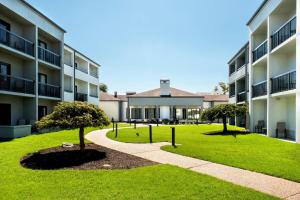 an apartment building with trees in the courtyard at Courtyard by Marriott New Haven Wallingford in Wallingford