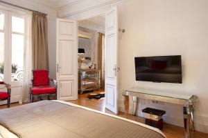 TV a/nebo společenská místnost v ubytování HoHomes - Luxury Palacete