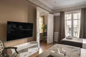 TV a/nebo společenská místnost v ubytování HoHomes - Luxury Palacete