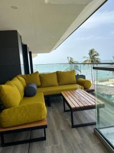 Χώρος καθιστικού στο Far Out Apartments - Kololi Sands