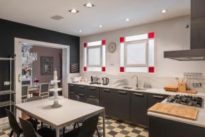 Kuchyň nebo kuchyňský kout v ubytování HoHomes - Luxury Palacete