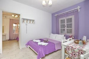 A bed or beds in a room at Evaggelia Studios