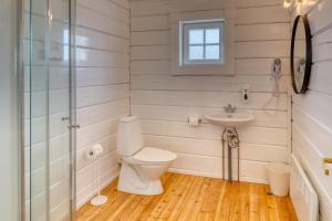 Hotel Breiddalsvik tesisinde bir banyo