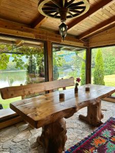 Fotografie z fotogalerie ubytování Brvnara DRINA Wooden House Drina v destinaci Drlače