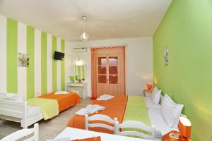 A bed or beds in a room at Evaggelia Studios