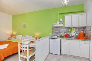 A kitchen or kitchenette at Evaggelia Studios