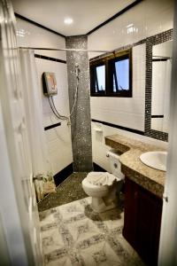 Ένα μπάνιο στο The Club Inn - Kamala Beach +35 φωτογραφίες