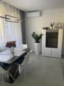 a dining room with a table and a kitchen at Apartmán Nitra in Nitra