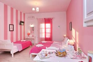 A bed or beds in a room at Evaggelia Studios