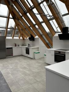 a large kitchen with white appliances and windows at Olymp Wettenberg - Monteurzimmer in Launsbach