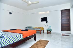 TV a/nebo společenská místnost v ubytování SHREE BALAJI PALACE Homestay