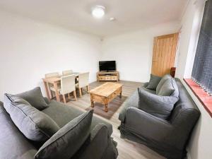 a living room with a couch and a table at Peaceful - 4 bedroom House in Earley