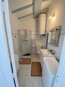 Ванна кімната в Superbe appartement atypique centre historique