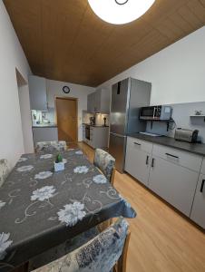 Η κουζίνα ή μικρή κουζίνα στο Ferienwohnung 1