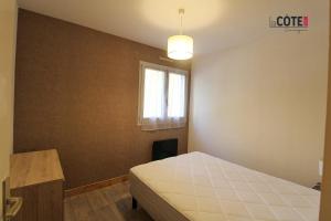 a bedroom with a bed and a window at LE CORVETTE 1 - 4 COUCHAGES in Carry-le-Rouet