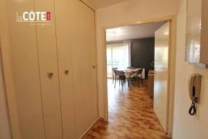 a hallway with a dining room with a table at LE CORVETTE 1 - 4 COUCHAGES in Carry-le-Rouet