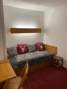 Кровать или кровати в номере Montchavin vue Mont-Blanc 4 pers