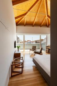 a bedroom with a bed and a wooden ceiling at Pensao O Laranjeira in Viana do Castelo