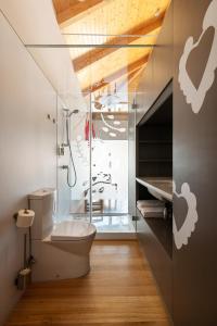 a bathroom with a shower and a toilet and a sink at Pensao O Laranjeira in Viana do Castelo