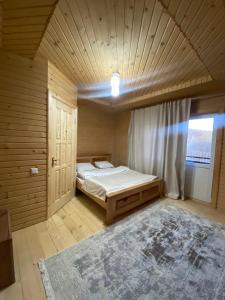 a small bedroom with a bed and a window at Villa Filiak in Yablunytsya