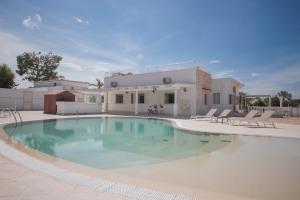 a large swimming pool in front of a house at Villa Ginevra la Dimora by Apulia Hospitality in Capitolo