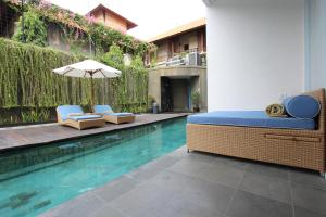 The swimming pool at or close to Ossotel Legian