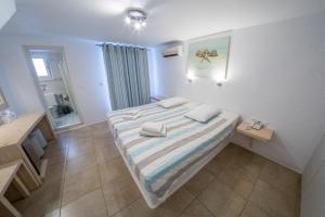 a bedroom with a bed with towels on it at Paradise Beach Resort in Paradise Beach