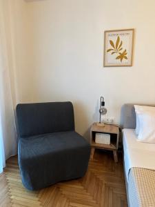 Postel nebo postele na pokoji v ubytování Cozy Faliro home