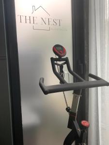 Guestsuite The Nest的健身中心和/或健身设施