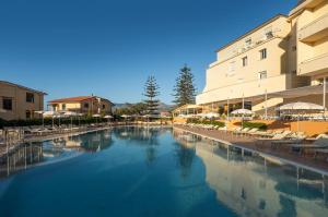 Bazén v ubytování Grand Hotel Vesuvio nebo v jeho okolí