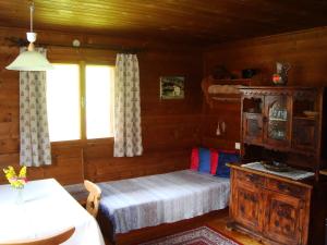 a bedroom with a bed and a window at Schoner Erika in Oberau