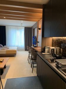 Postel nebo postele na pokoji v ubytování Woodside Kopaonik - Malo jezero, FREE Parking & SPA + 19 fotografií