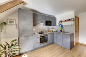 a kitchen with stainless steel cabinets and a kitchen at The Owl Barn Wiltshire - Sarsen in Swindon