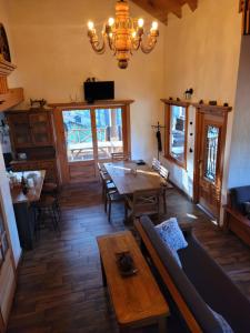 Gallery image of CABAÑA SIMA TOSCANO, Minigolf, Fogatero exterior y Área Infantil in Mazamitla +17 photos