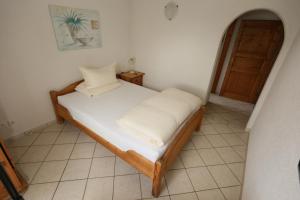 a small bedroom with a bed and a door at Hotel Linde in Speyer