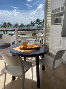 Balcone o terrazza di Diamantchery - Vue mer avec Deck privatif