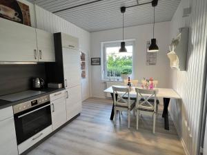 a kitchen with a table and a table and chairs at Ferienwohnung zur alten Post 