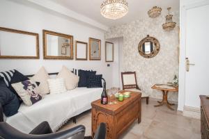 a living room with a white couch and a table at Bonita Casa CUCA in Marbella