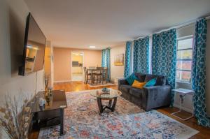 a living room with a couch and a table at Cozy 2 Bedroom in Cleveland in Cleveland Heights