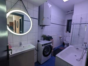 a bathroom with a washing machine and a sink at Schönes 3 Zimmer Apartment in der Altstadt von Koblenz in Koblenz