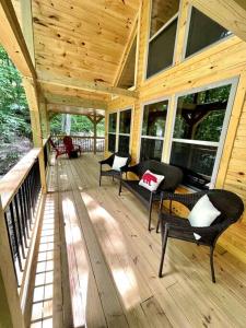 Hidden 3BR Cabin in the Heart of Red River Gorge! 발코니 또는 테라스
