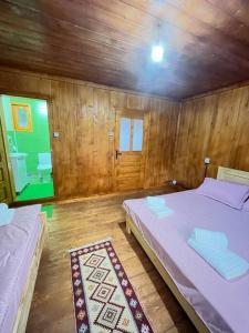 Llit o llits en una habitació de Hanul Apuseni