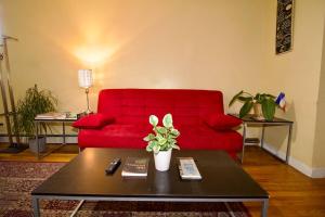 Svetainės erdvė apgyvendinimo įstaigoje Tuk Ahoy - Indigo Suite (3A) with Shared Spaces