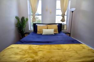 Lova arba lovos apgyvendinimo įstaigoje Tuk Ahoy - Indigo Suite (3A) with Shared Spaces