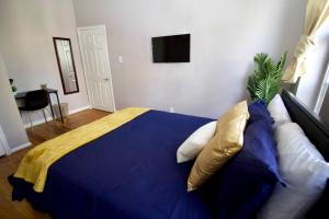 Lova arba lovos apgyvendinimo įstaigoje Tuk Ahoy - Indigo Suite (3A) with Shared Spaces