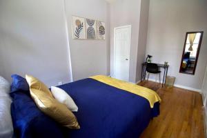 Lova arba lovos apgyvendinimo įstaigoje Tuk Ahoy - Indigo Suite (3A) with Shared Spaces