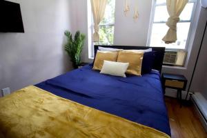 Lova arba lovos apgyvendinimo įstaigoje Tuk Ahoy - Indigo Suite (3A) with Shared Spaces