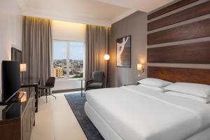 Four Points by Sheraton Lagosにあるテレビまたはエンターテインメントセンター