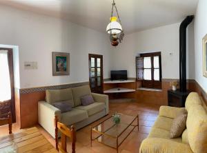 Μια τηλεόραση ή/και κέντρο ψυχαγωγίας στο Apartamentos Turísticos Rurales Dos Fuentes