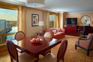 a living room with a table and a living room with a couch at Gaithersburg Marriott Washingtonian Center in Gaithersburg